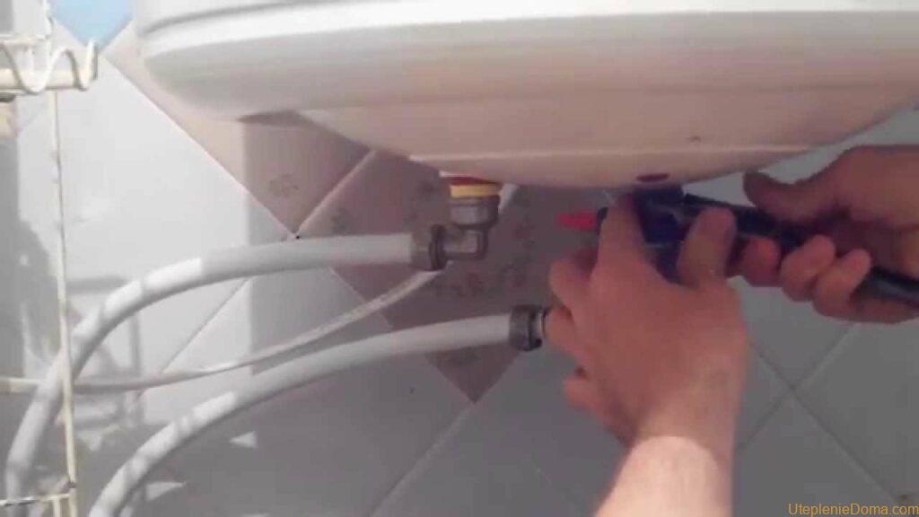 Как самостоятельно слить воду с водонагревателя Электролюкс